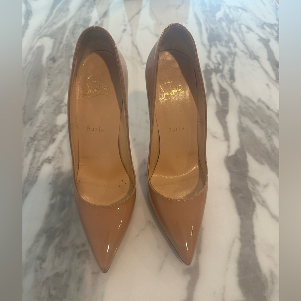 So Kate 120 mm Comes with the box and dust bag bought them from Nordstrom